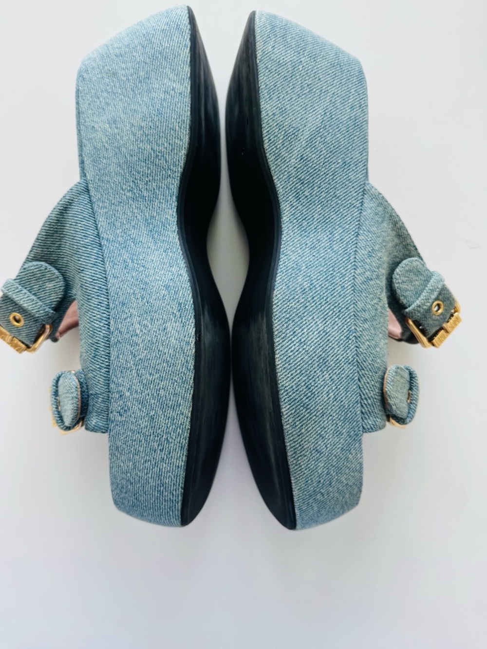 Moschino Buckle Platform Slides
Denim Blue with Gold Hardware
Size EU 41 / US 10 - Picture 5 of 16
